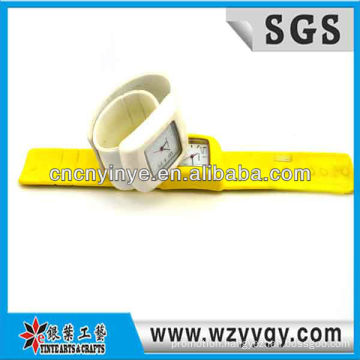 Popular wholesalel silicone watch for promotion, personalized digital slap watches